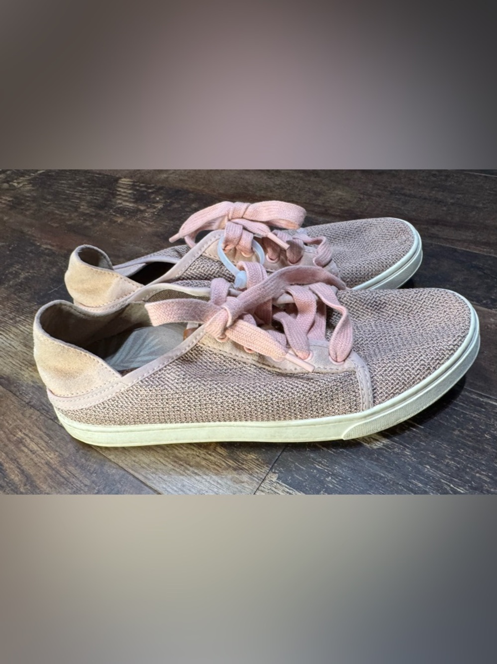 Women’s Olukai Pehueali Lightweight Sneakers Size 7.5